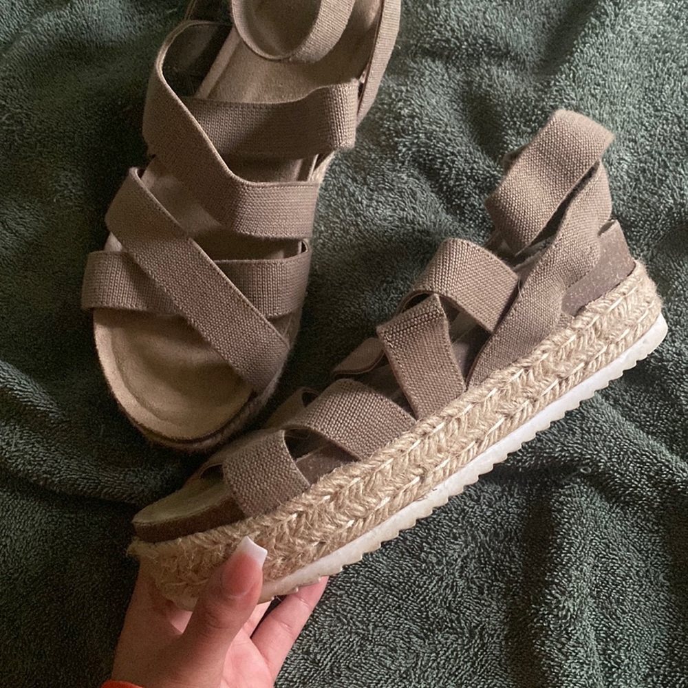 Women platform sandals